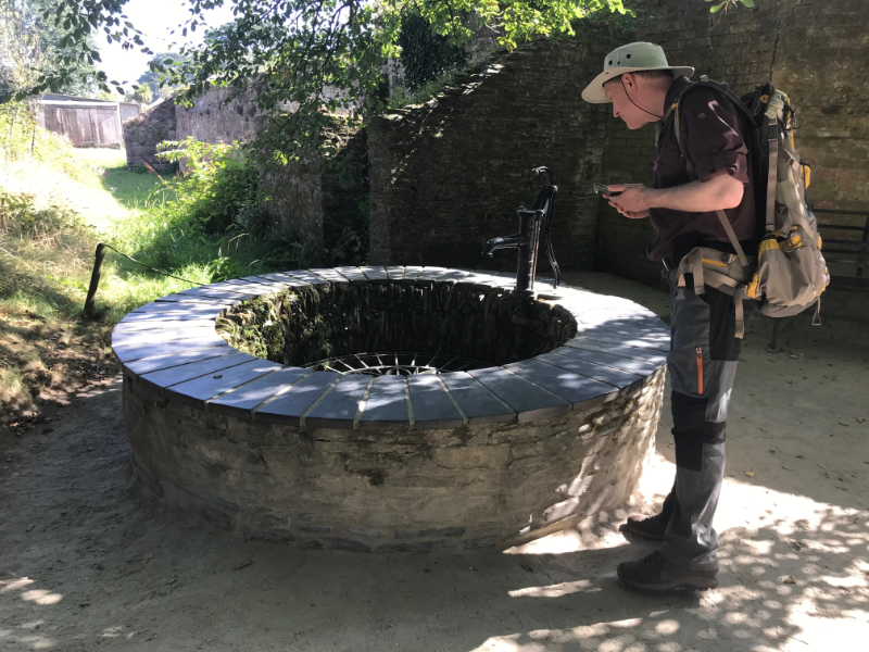B looking into a well