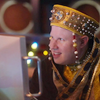 Nardole dressed as an emperor in a fancy hat.
