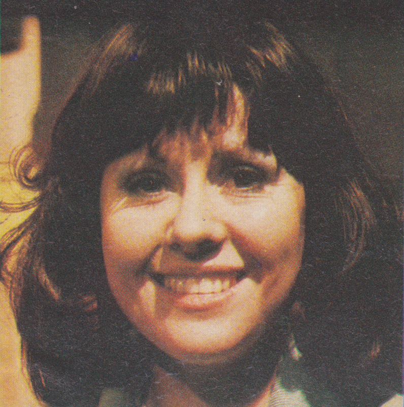 Photo of Sarah's face smiling. Season 12 hair.